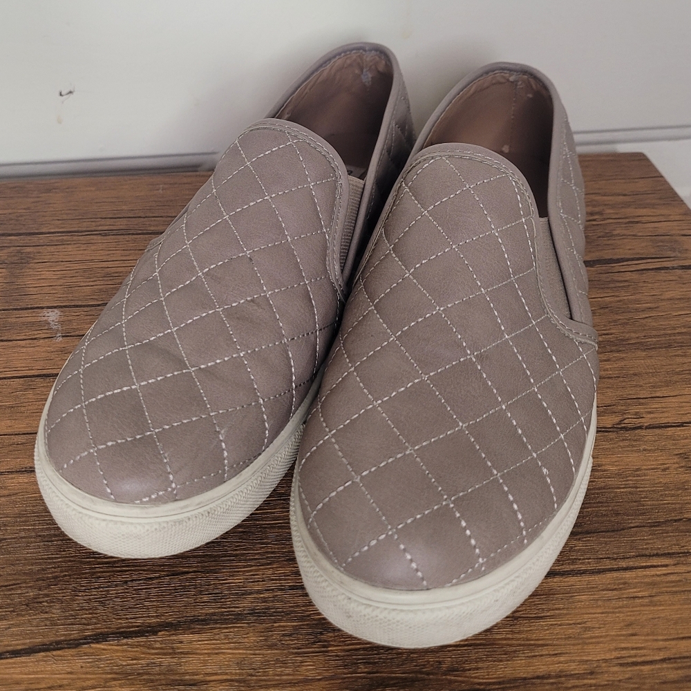 Steve Madden Quilted Ecentrcq Tan Slip-on Shoes Size 8B